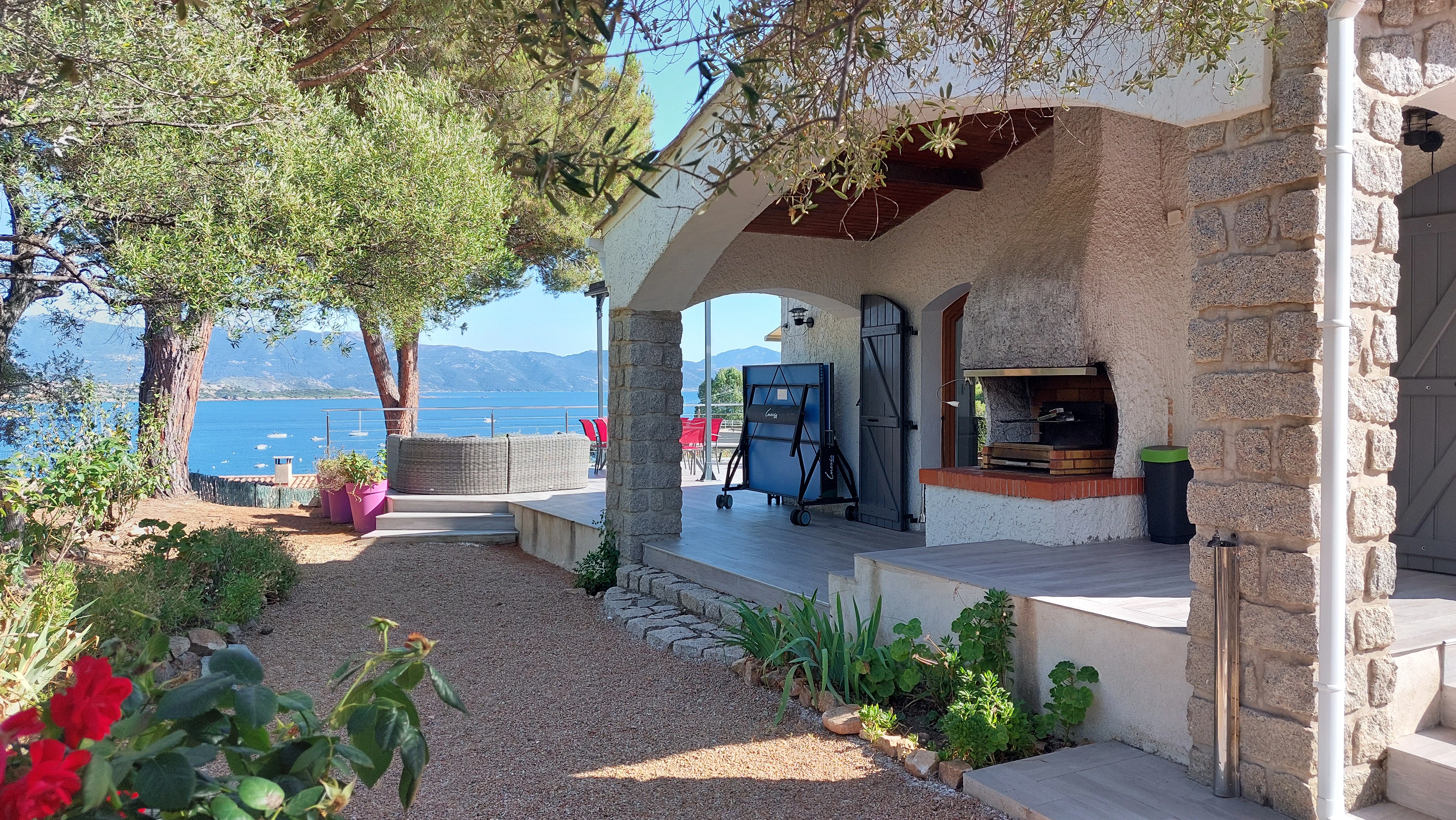 Terrasse avec barbecue