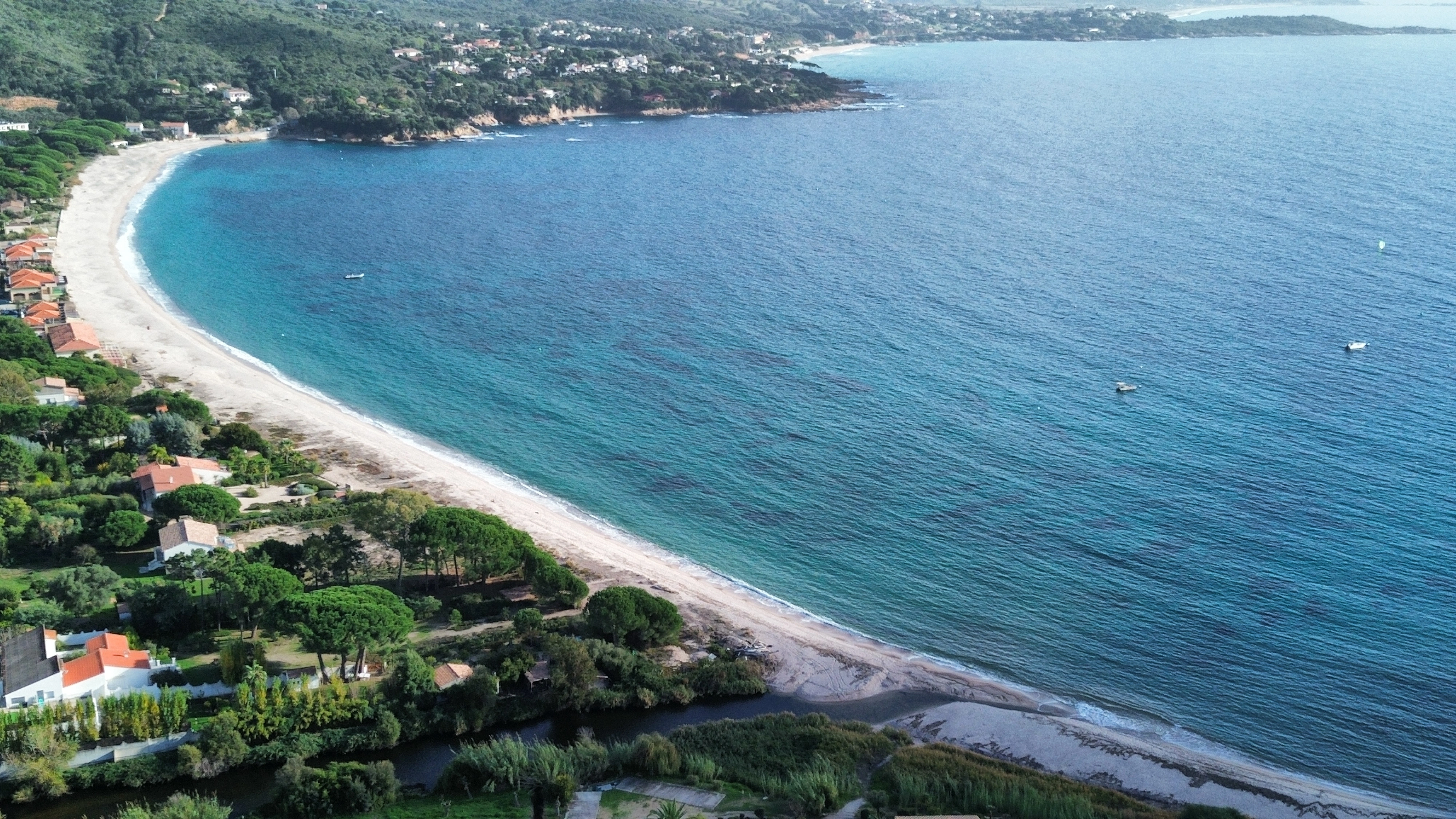 Vue de la plage de Sagone